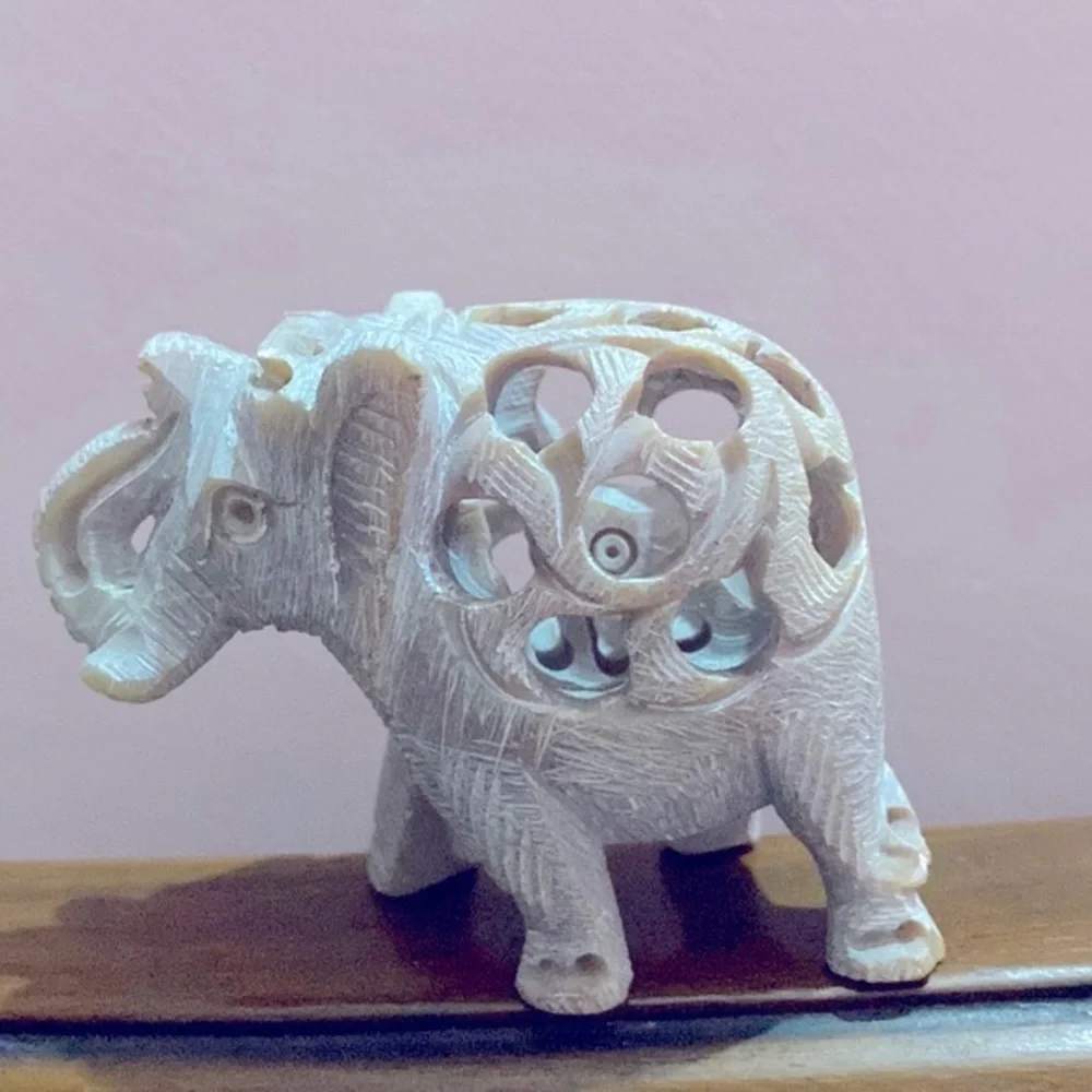 SOLD YEY !!  New Elephant Mother & Baby Inside Hand Carved Soapstone Pinkish - Picture 3 of 11